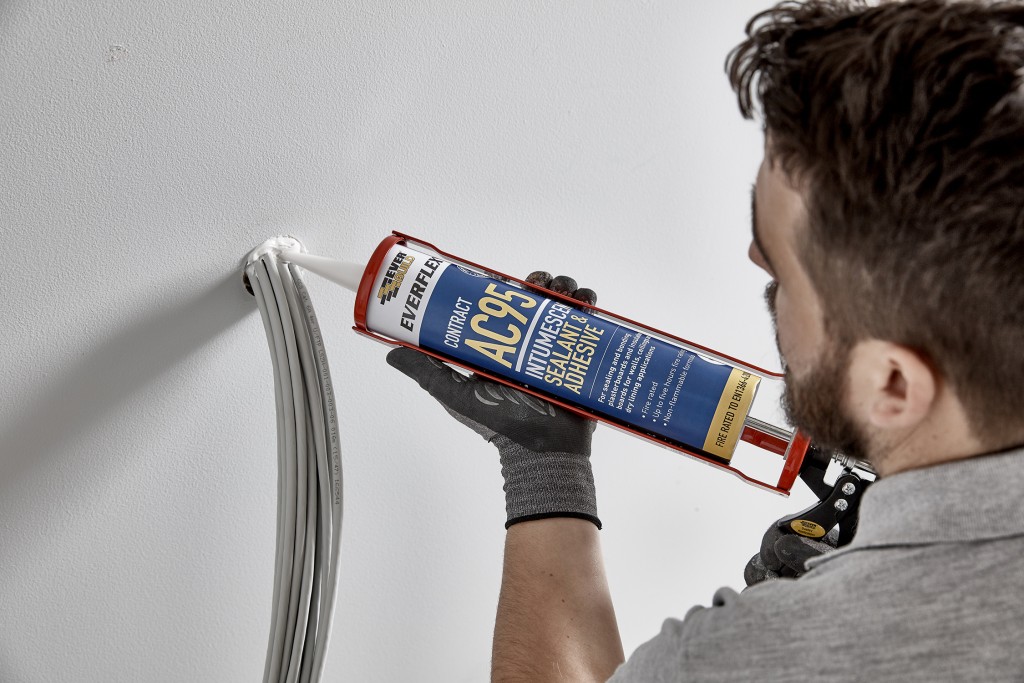 Everbuild EVERFLEX AC95 Intumescent Sealant 900ml White